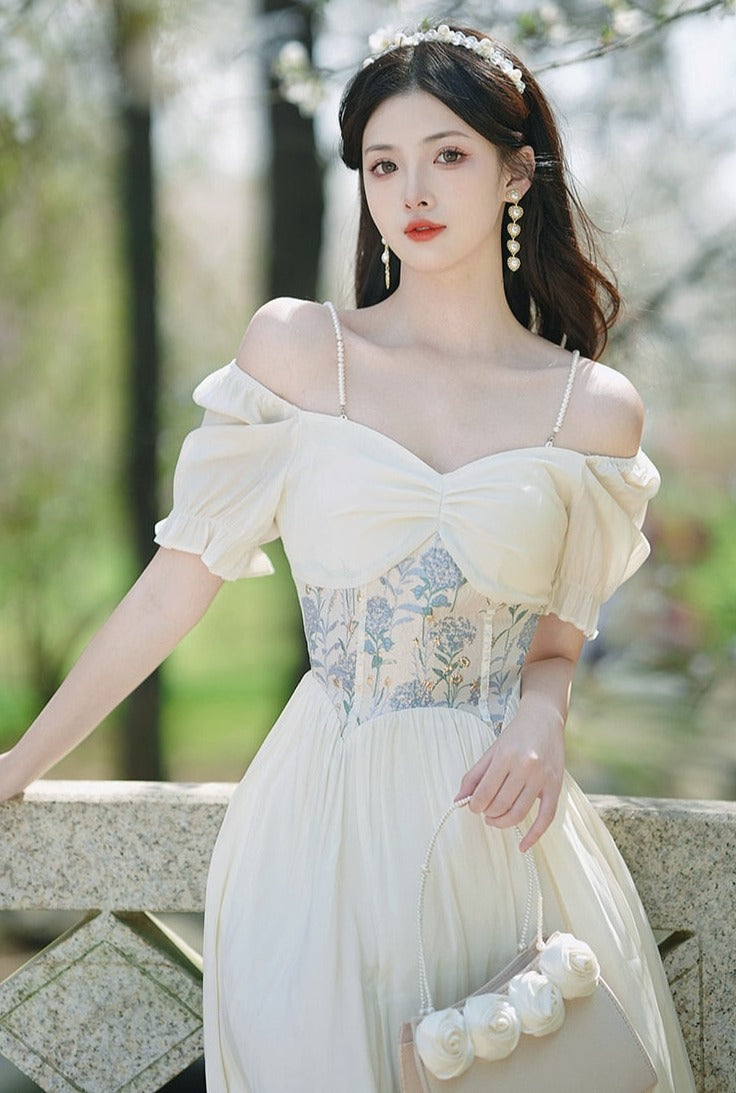 Vintage royalcore dress with puff sleeves